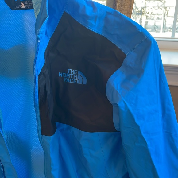 The North Face Boys Rain Jacketet - Picture 2 of 4